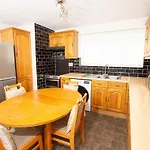 A Cosy 5 Bed House Near Luton Airport