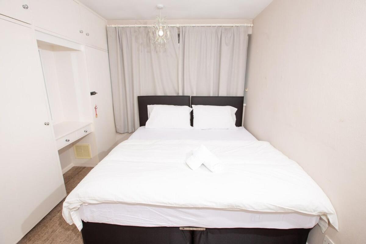 A Cosy 5 Bed House Near Airport Luton (Bedfordshire)