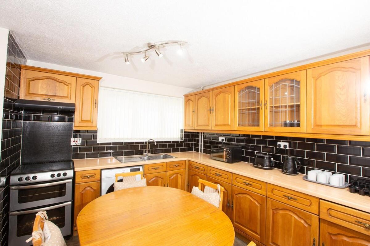 A Cosy 5 Bed House Near Airport Holiday home Luton (Bedfordshire)